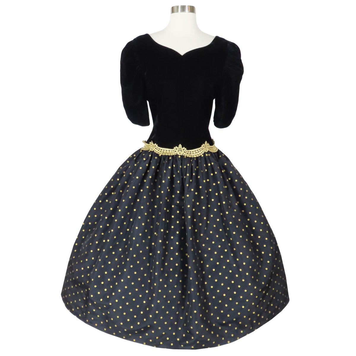 pinupdresses's tweet photo. Vintage 80s Black Gold Polka Dot Prom Dress, Large Velvet Taffeta Gown by pinupdresses 
 https://t.co/7sQcSWIFF2 via @Etsy https://t.co/dnpGEv5Krg