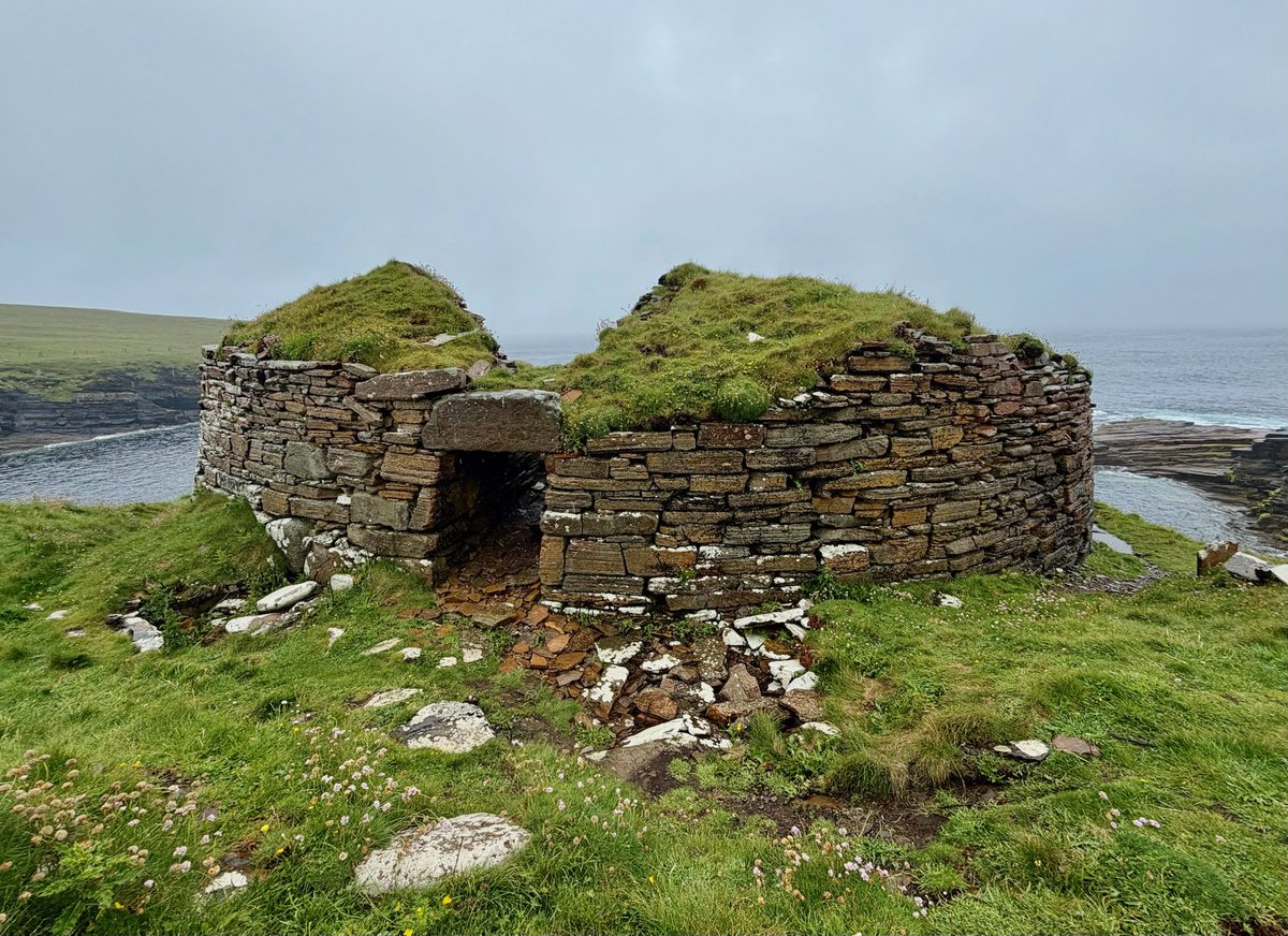 KPW1453's tweet photo. The Iron Age Broch of Borwick at Sandwick on Orkney - wonderfully atmospheric. ๐ธ My own. #WallsOnWednesday #Prehistory #Archaeology #Sandwick #Orkney https://t.co/c2YSJze9JN