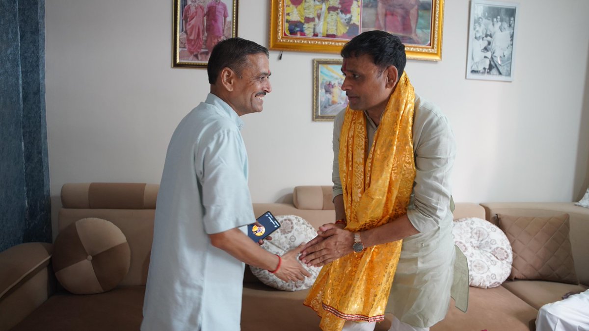 Ashutosh4BJP's tweet photo. इस दौरान आप सभी का स्नेह, आत्मीयता और आशीर्वाद प्राप्त हुआ, जिसने जनसेवा के मेरे संकल्प को और अधिक दृढ़ किया, आपके सुझाव, अपेक्षाएँ और दतिया के उज्ज्वल भविष्य को लेकर व्यक्त किए गए विचार मेरे लिए अमूल्य हैं......

#DatiaWithBjp https://t.co/dhJQRKAgAh