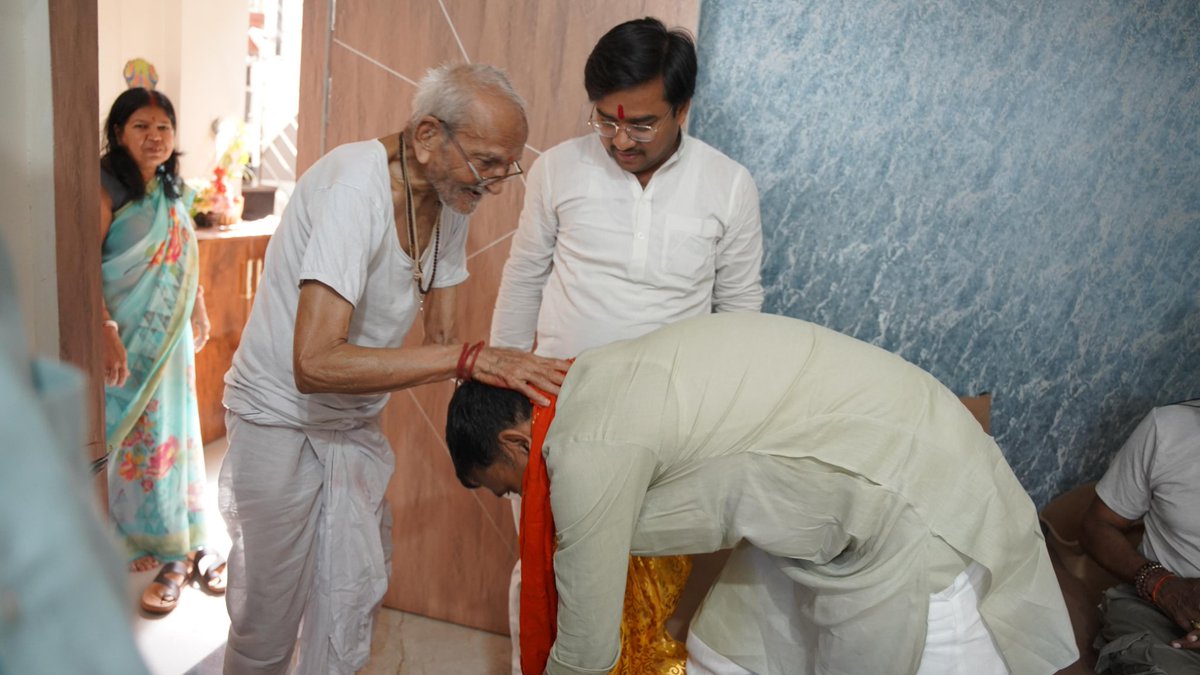Ashutosh4BJP's tweet photo. इस दौरान आप सभी का स्नेह, आत्मीयता और आशीर्वाद प्राप्त हुआ, जिसने जनसेवा के मेरे संकल्प को और अधिक दृढ़ किया, आपके सुझाव, अपेक्षाएँ और दतिया के उज्ज्वल भविष्य को लेकर व्यक्त किए गए विचार मेरे लिए अमूल्य हैं......

#DatiaWithBjp https://t.co/dhJQRKAgAh