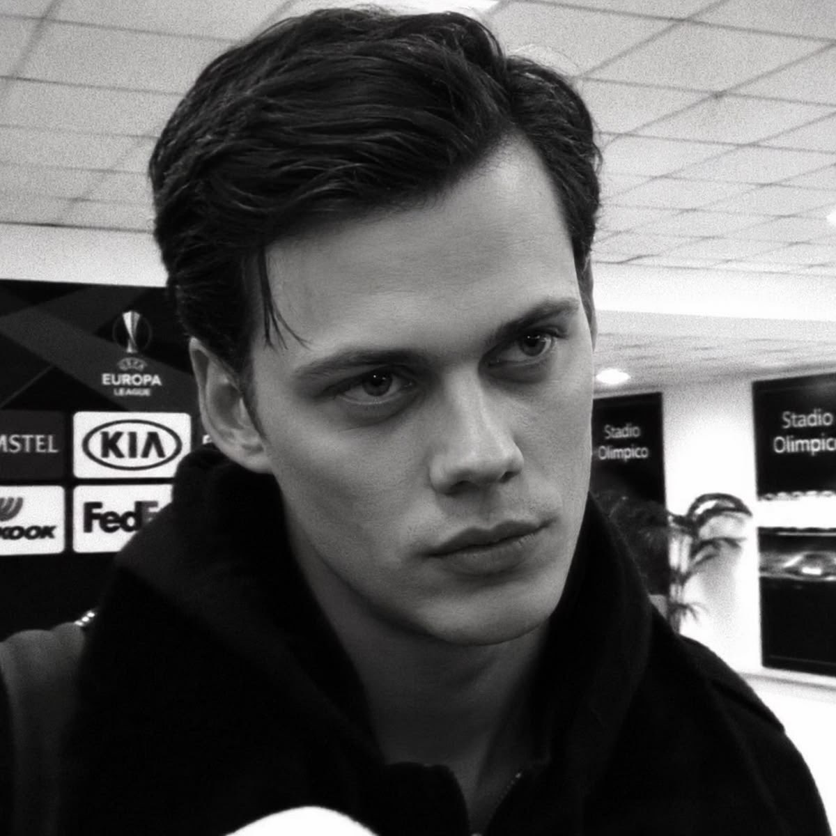 pinkwhitpussy's tweet photo. bill skarsgard in black and white omg https://t.co/ICNIqoxXJX