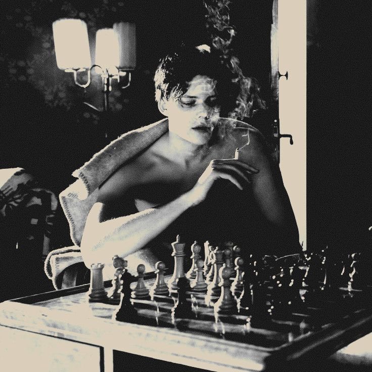 pinkwhitpussy's tweet photo. bill skarsgard in black and white omg https://t.co/ICNIqoxXJX