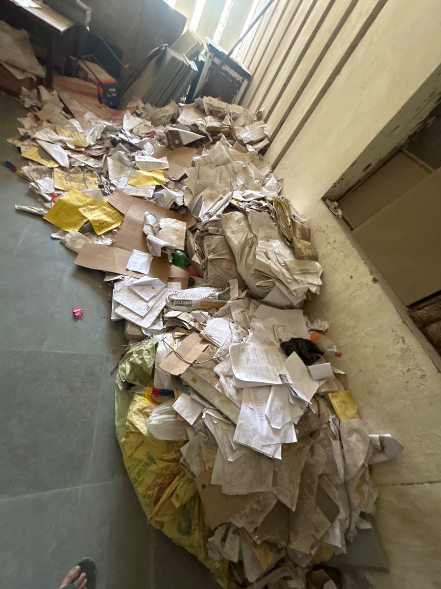 amit91116's tweet photo. This is how Narnaund tehsil handle our personal documents and records. 
@cmohry @Jassipetwar_inc https://t.co/GdoAzgaA5t