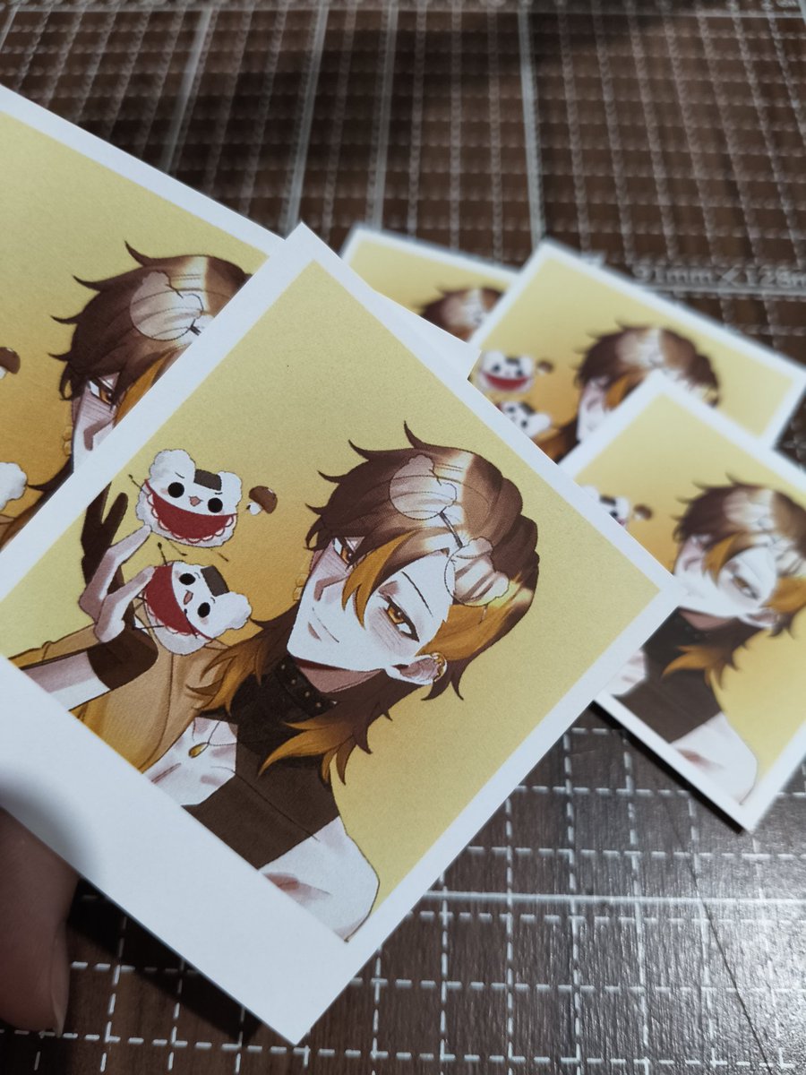 Maple_Moon0402's tweet photo. 裁到一半發現下面留白一塊很像拍立得xd 也挺好看的(´･ω･`) https://t.co/I8hW1HWG5t