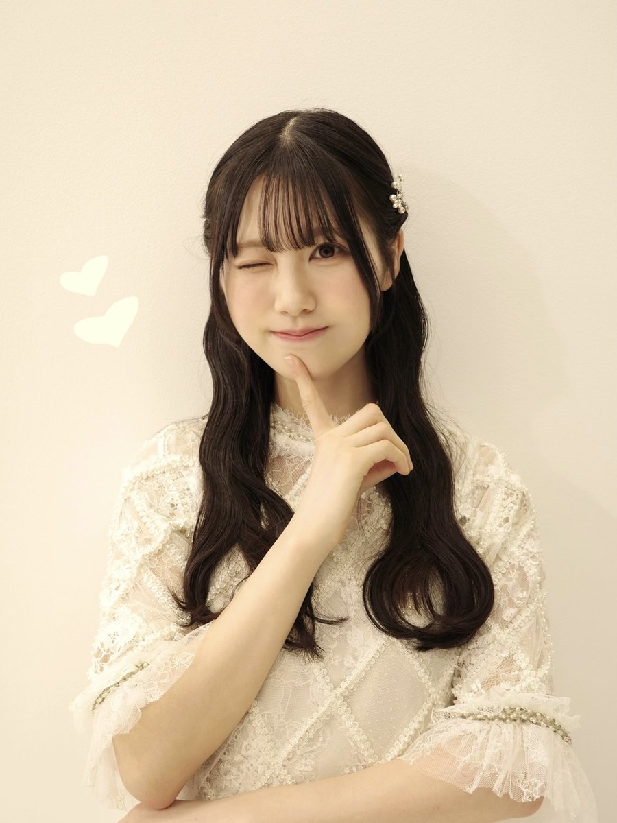 hinatazaka46's tweet photo. 【ブログ更新☀️ 鶴崎仁香】 全力出して行こう盛り上がれ！ https://t.co/Vf7dcfk9PC #日向坂46 #鶴崎仁香 https://t.co/uHcPr2tB0s