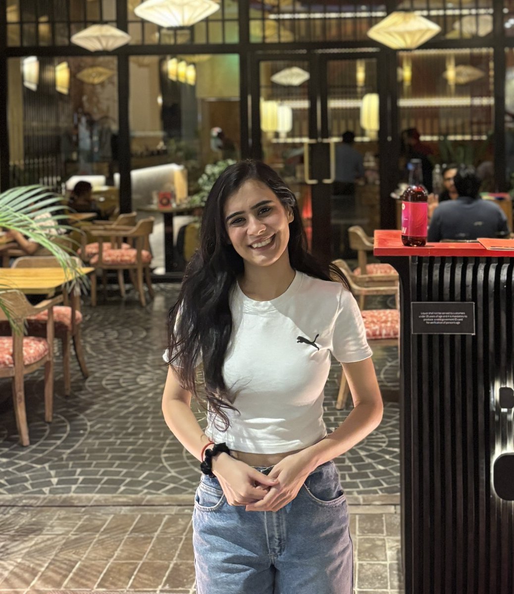 aayushirathi_'s tweet photo. This is who runs this account👀💁🏻‍♀️ https://t.co/FlaVDKcZg8