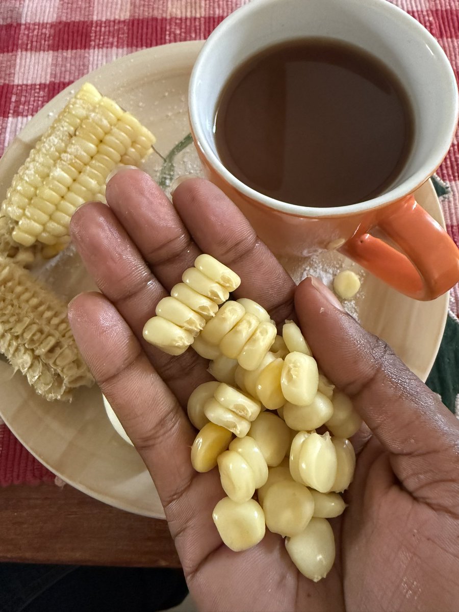 Branicemercy's tweet photo. If you’ve not been in a competition of who shells the longest thread of maize from the cob  have you even lived 😅? https://t.co/506SmPZzft