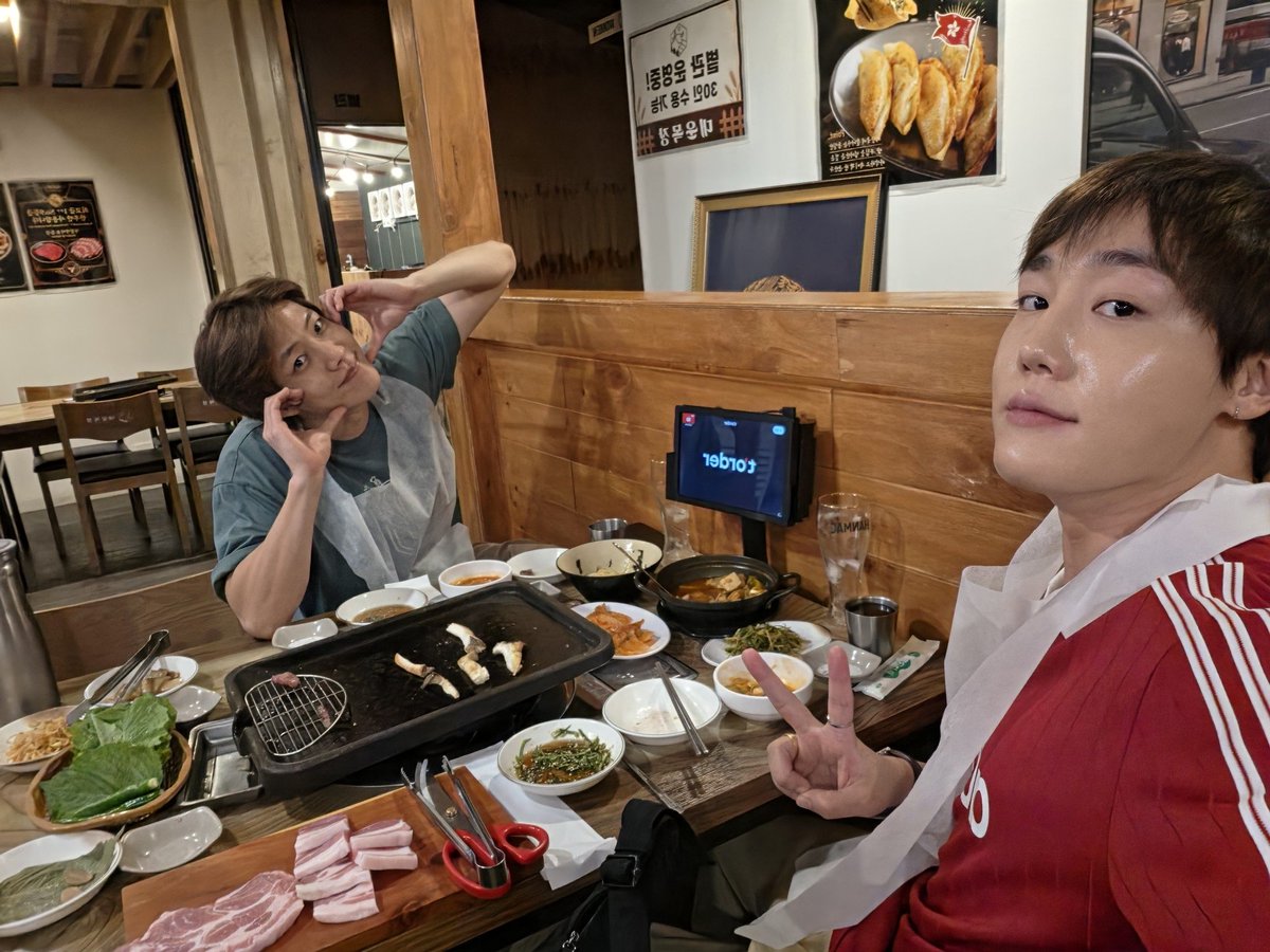 Golduck828's tweet photo. 알림 이슈로 이 귀여운 투샷을 놓치다니 반성합니다... https://t.co/5fdju3k00U