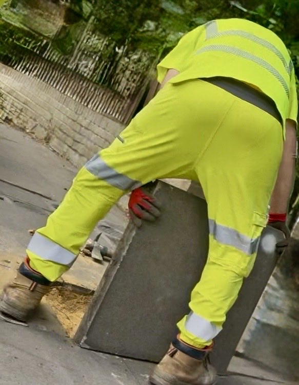 ScaffHunter's tweet photo. Tradie ass 🍑 #tradie #ass #tradieass #HiVis #HiViz #workboots #bootfetish #bootworship 🐽 https://t.co/3E2OXjGu9Q