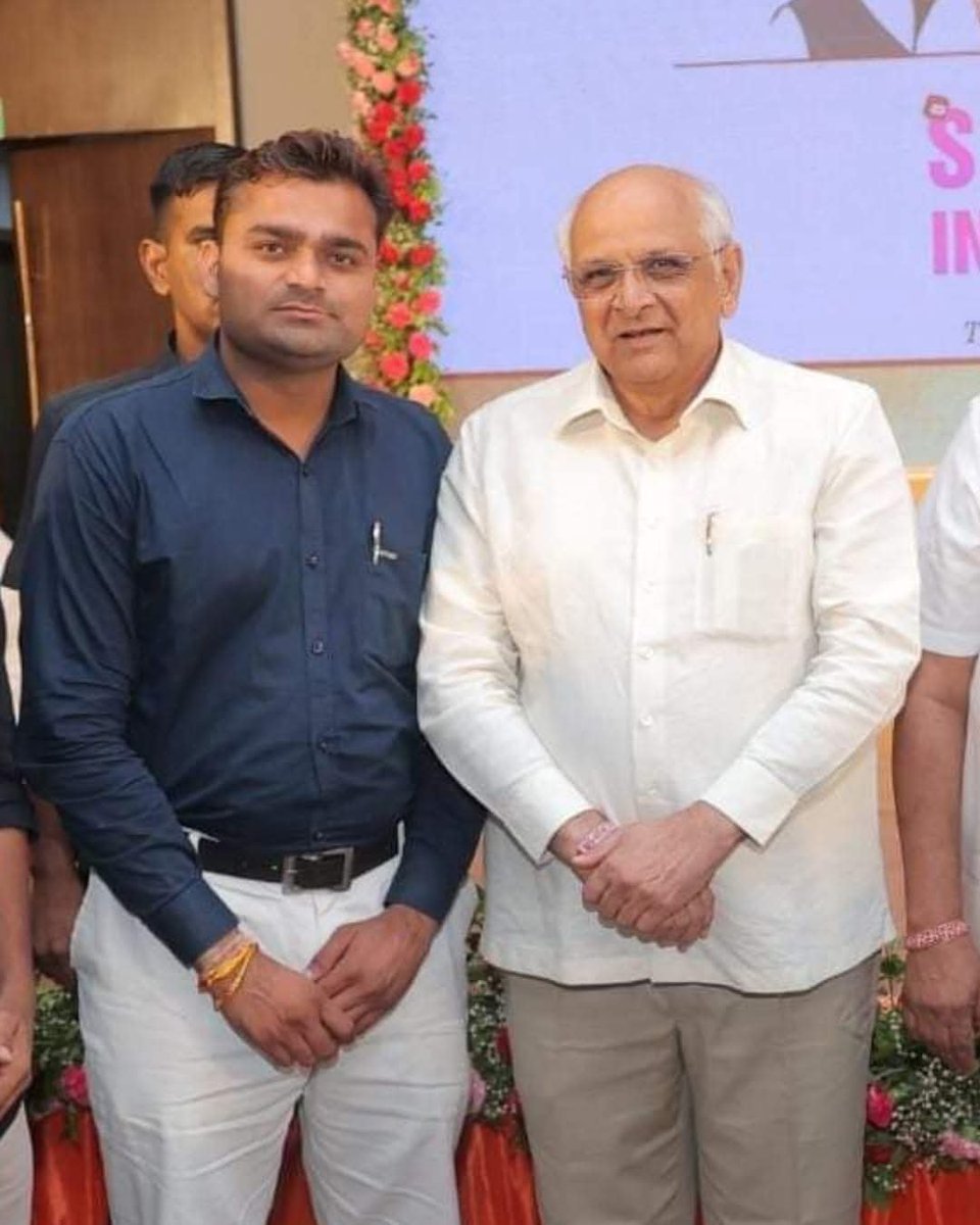 hardipjambucha7's tweet photo. ગુજરાતના લોકપ્રિય અને જનસેવાને સમર્પિત મુખ્યમંત્રી શ્રી ભૂપેન્દ્રભાઈ પટેલજીને જન્મદિવસની હાર્દિક શુભકામનાઓ. 💐

પ્રભુ આપને ઉત્તમ સ્વાસ્થ્ય, દીર્ઘાયુષ્ય અને સતત જનસેવાની શક્તિ પ્રદાન કરે તેવી શુભેચ્છાઓ. 
@Bhupendrapbjp https://t.co/13uOotjYUu