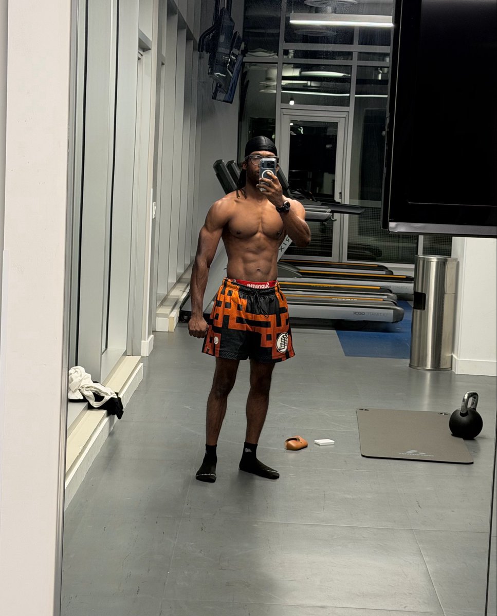 isparkedAnIdea's tweet photo. Gym life lately . Kettle bells 30 days straights https://t.co/Lvl95jku6W