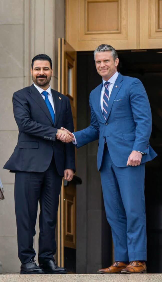 hashemuf1's tweet photo. حاكم العراق الشيعي 

يضع يده في يد قاتل خامنئي 

ثم يتهمون غيرهم بالصهيونية والعمالة🤣 https://t.co/nmDx3cDF8d