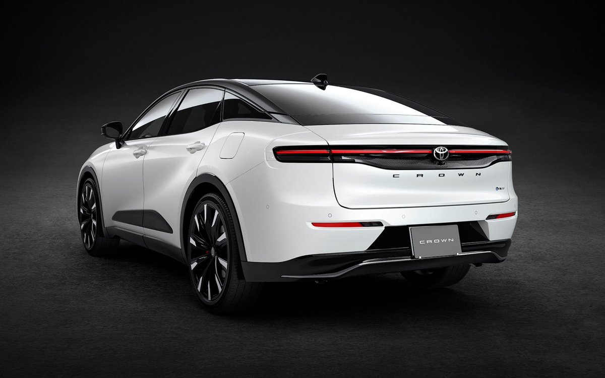 NEWCARinjapan's tweet photo. 新型トヨタ クラウンクロスオーバーが発表

今年9月中旬発売予定
リアデザイン刷新
ツートンカラーパターン変更
レッドブレーキキャリパー https://t.co/98Rjs5QnIN