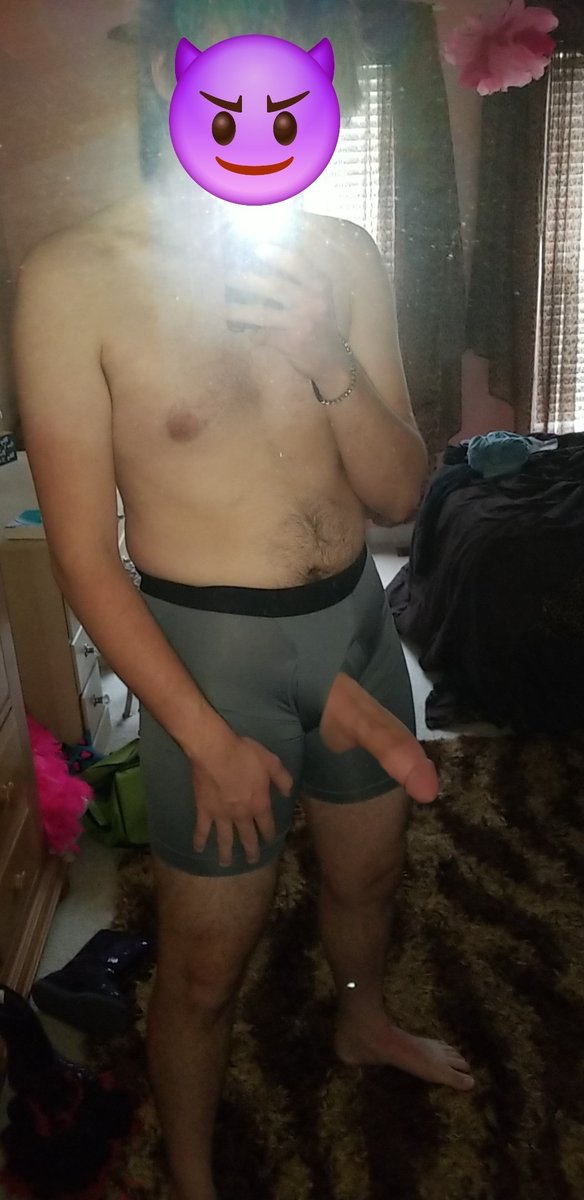 BigDickKingBoo1's tweet photo. Hey everyone I've never made a main page post but, I figured I might as well do my first one and go big or go home yk! Ladies if you like what you see my dm's are open! #bwc #bigdick #hung #hugecock #whiteboy #wmxf #bull https://t.co/UXKuNFr71r