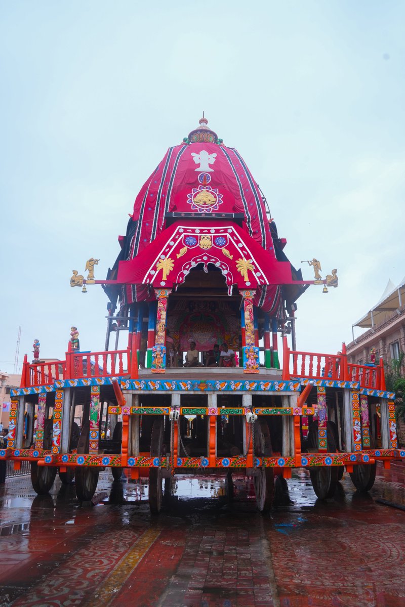 SJTA_Puri's tweet photo. ପବିତ୍ର ଶ୍ରୀଗୁଣ୍ଡିଚା ଯାତ୍ରା ପାଇଁ ଶ୍ରୀବିଗ୍ରହମାନଙ୍କ ତିନି ରଥ ପ୍ରସ୍ତୁତ।

ଜୟ ଶ୍ରୀଜଗନ୍ନାଥ ମହାପ୍ରଭୁ। 🙏🏻 

#RathaJatra #JaiJagannatha #RathaJatra2026 #RathaYatra #ShreeJagannathaDhaam https://t.co/44Z3EsOGl6