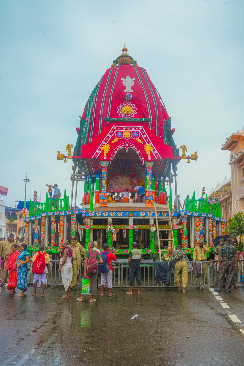 SJTA_Puri's tweet photo. ପବିତ୍ର ଶ୍ରୀଗୁଣ୍ଡିଚା ଯାତ୍ରା ପାଇଁ ଶ୍ରୀବିଗ୍ରହମାନଙ୍କ ତିନି ରଥ ପ୍ରସ୍ତୁତ।

ଜୟ ଶ୍ରୀଜଗନ୍ନାଥ ମହାପ୍ରଭୁ। 🙏🏻 

#RathaJatra #JaiJagannatha #RathaJatra2026 #RathaYatra #ShreeJagannathaDhaam https://t.co/44Z3EsOGl6