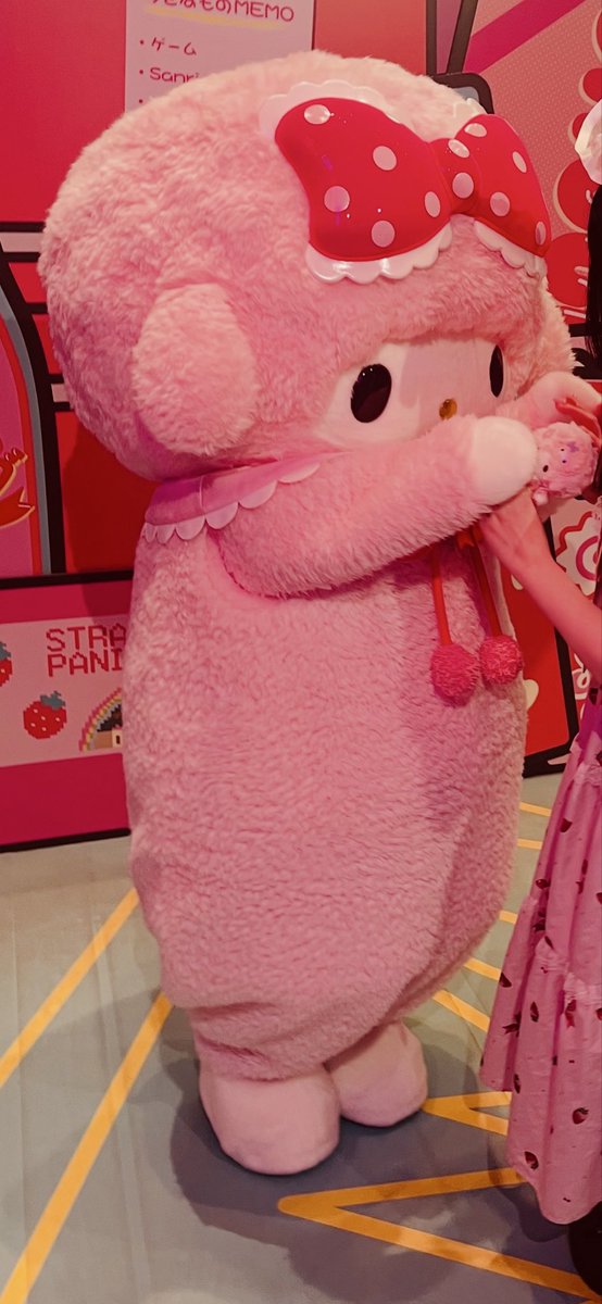 sweet_pianooo's tweet photo. 2回目のピアノちゃん🐑🎀
ピアノちゃんに会えて素敵なお誕生日を過ごせて幸せ❣️ https://t.co/2dnwn9w9OL