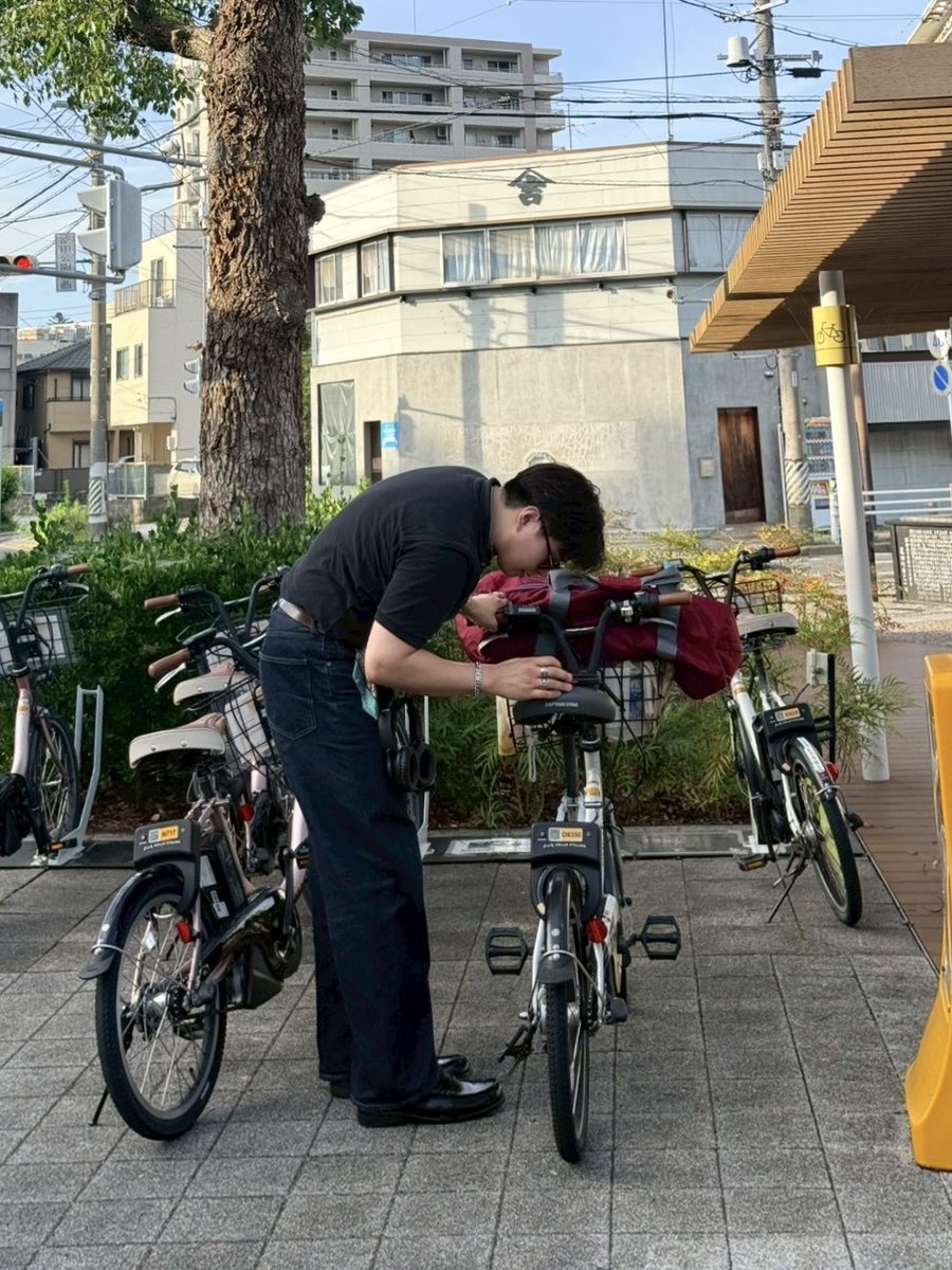 TO_Bitahabaya's tweet photo. チャリの支払いに翻弄される不器用な奴 https://t.co/FsrcIWJBCz
