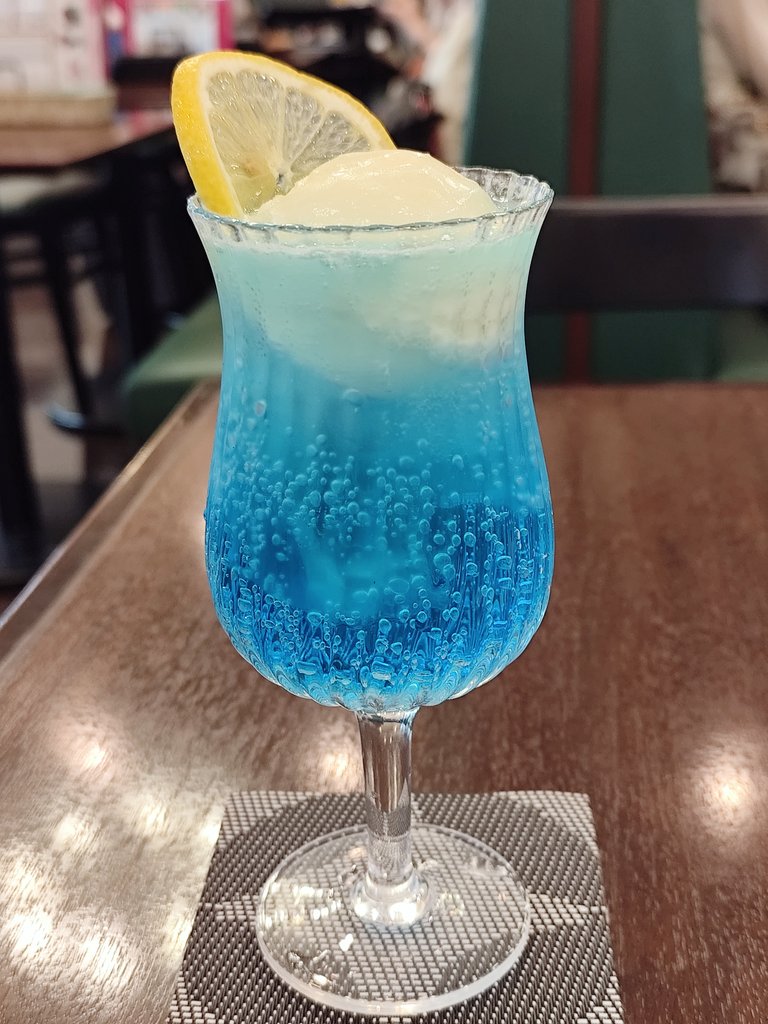 Rnyrg's tweet photo. 水曜日ブルハー https://t.co/27I35EUZMT