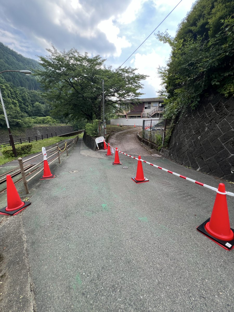 Asio_Coppermine's tweet photo. 足尾銅山観光 旧レストハウス解体工事のため、出口が変更となっています。
ご不便をお掛け致しますが、よろしくお願い致します。
 #日光  #足尾  #銅山 https://t.co/selFCfV8Sw