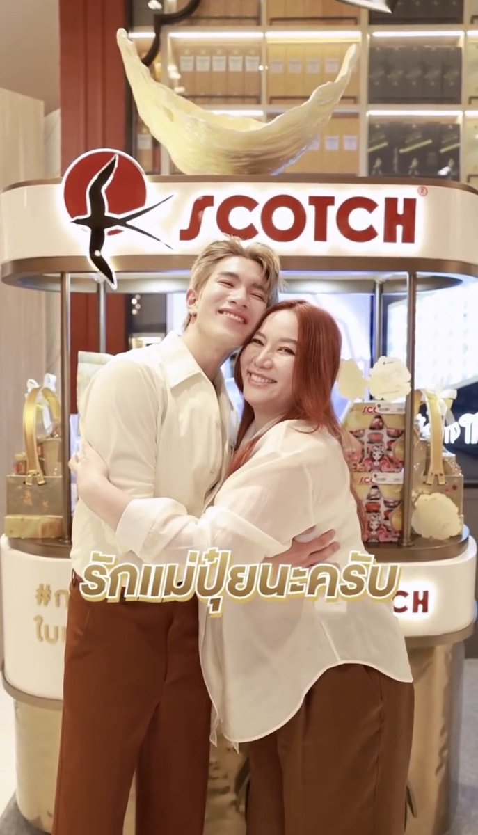 Nong4thsocute's tweet photo. ถ้านี่ไม่ใช่แม่ลูกที่สีผมจัดจ้านที่สุดในย่านนี้ ชอบมาก แม่ผมแดง ลูกผมเทา โคตรเริ้ด  โปรโมทสก็อตรังนกแบบเริ้ดๆไปเลย 5555555555555555555555555

#สก๊อตเขียนรักให้แม่
#สก๊อตของขวัญที่ดีที่สุด
#สก๊อตรังนกแท้ 
#Fourthnattawat #โฟร์ทณัฐวรรธน์ https://t.co/we30tc5as1