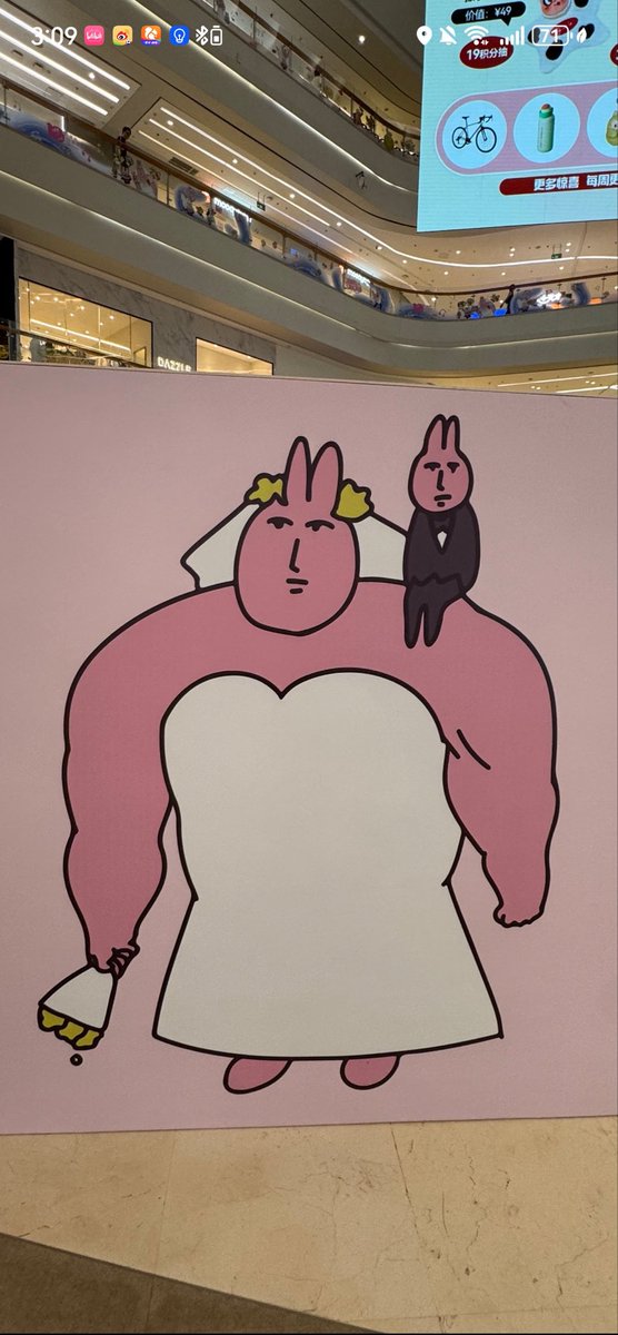 2001Dhong's tweet photo. Tei is a burly man.
His groom Shuraka comes from a wealthy clan, yet his height keeps shifting back and forth...🤣🤣🤣🤣
Adapted from the meme: Pink Bunny &amp; Sujin’s Wedding

#BlossomsOfTheWhiteNight #백야의꽃길 https://t.co/TitZLKC0Kc