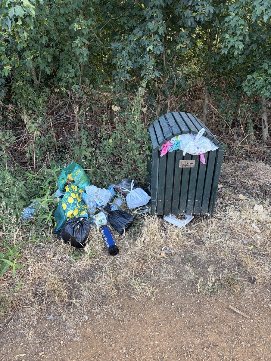 walkingwithfinn's tweet photo. @deirdrecostigan @_petermason @EalingCouncil @ealingtodaycouk @westmiddgc 
This is what more parks is bringing to #ealing. We need more managed areas like golf courses instead of dumping grounds and rough sleepers.
#savewestmiddlesexgolfclub
 Photos from Ealing parks in last 12hr https://t.co/VciLYQTTEQ