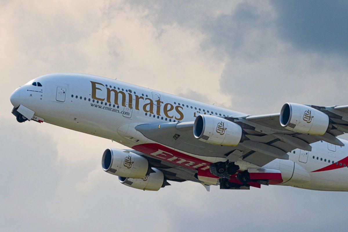 avionyz's tweet photo. Built to Cruise, Not Climb: Why the A380 Doesn’t Rush Skyward.

Read full article below! 👇 

https://t.co/pFJrrenNjD

#Avionyz #AviationNews #A380 #IndiaAirways https://t.co/VtAxZDi8dr