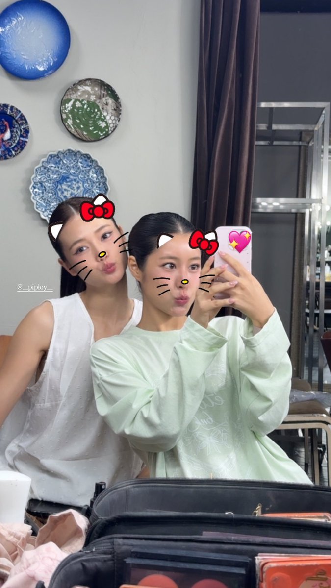 nobodyknowww_s's tweet photo. ไซซีกับพิพลอยก็อยู่ที่ฟิตติ้งด้วยป้ะะ กรี๊ดดดตื่นเต้นหวะ ดังระเบิดระเบ้อเลยนะเจ้ๆๆ

BOARDING CALL FOR DITTO
#DittoSeries https://t.co/CE5JsIroQ9