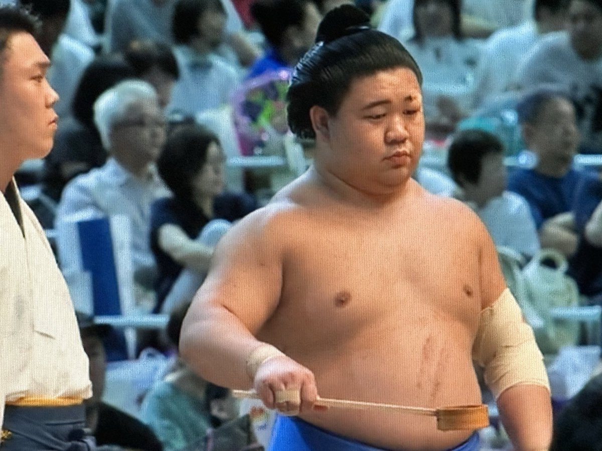 mrkm_Autumn's tweet photo. 比べてみましょーう！
おやこです
#鼻口が似てるような
#甲山と藤ノ川
#sumo https://t.co/15p62RkkhH