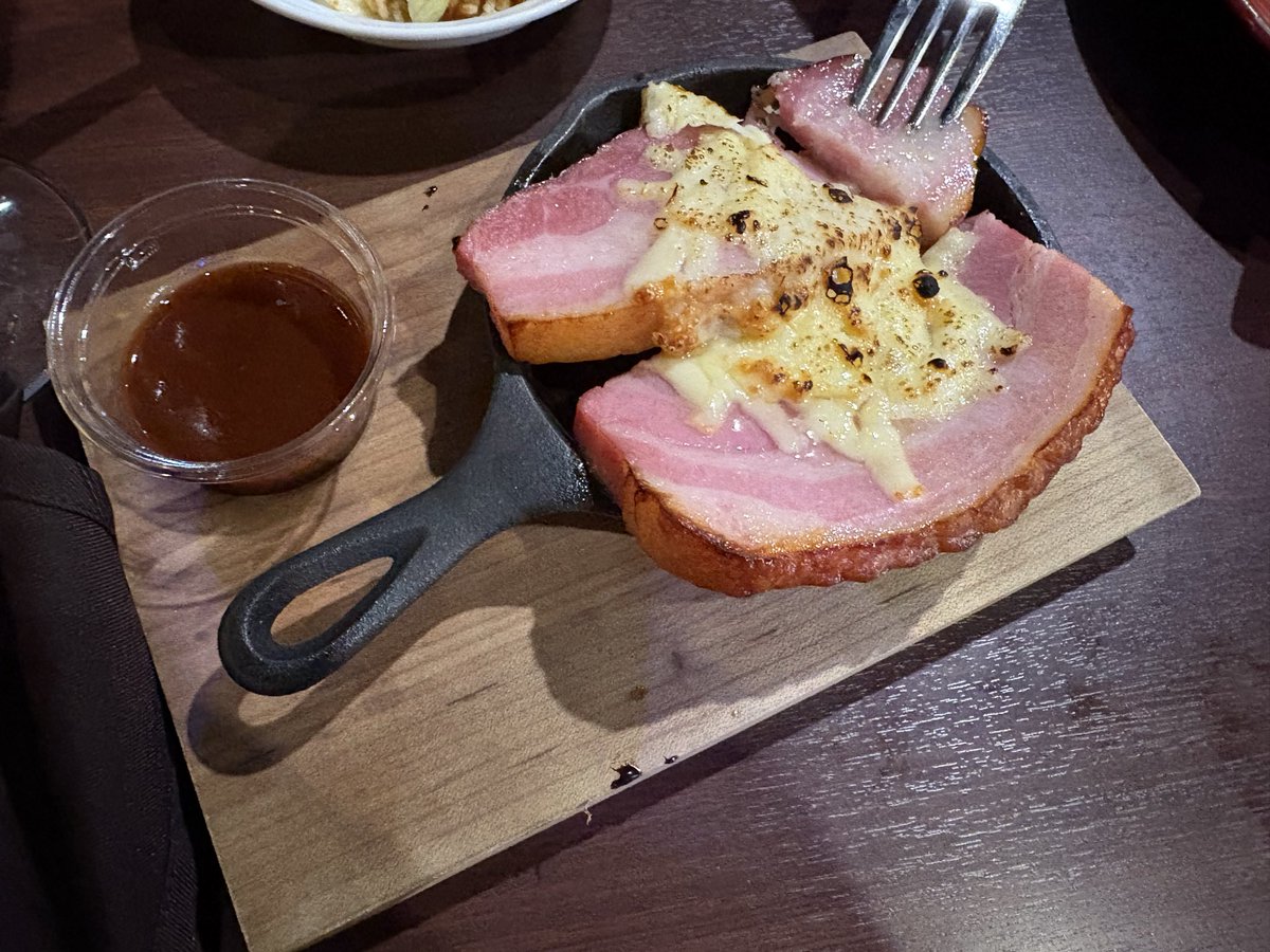R4bbitsub's tweet photo. monster hunter cafe 🔥🔥🔥🔥🔥🔥 https://t.co/f60IUH9dwy