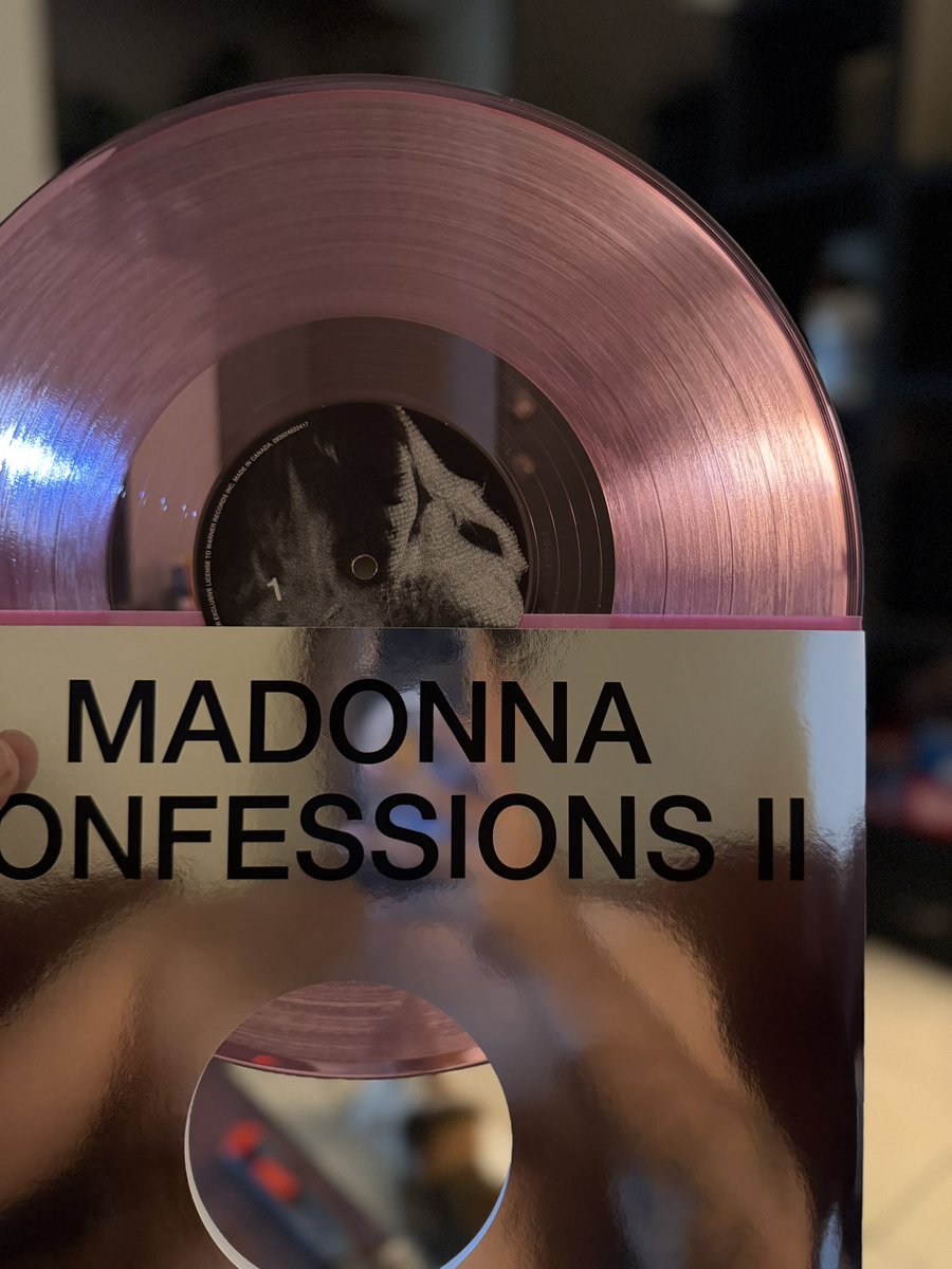 ColumbusOli's tweet photo. Que bellísima es esta edición del Confessions II de Madonna. https://t.co/SZzEGz4Xoz