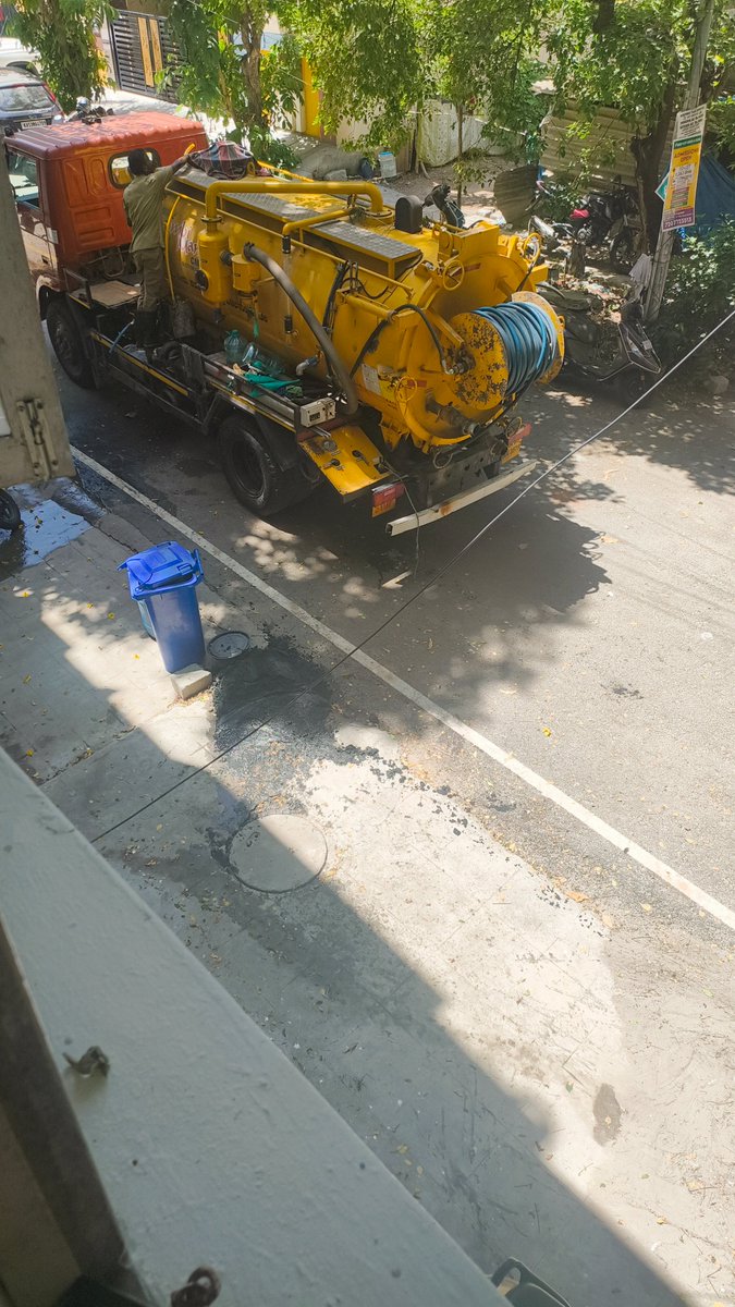 circletonemusic's tweet photo. @chairmanbwssb hey, why are BWSSB people pumping out sludge and dumping it on the road/building driveway https://t.co/npuYEz4aqN