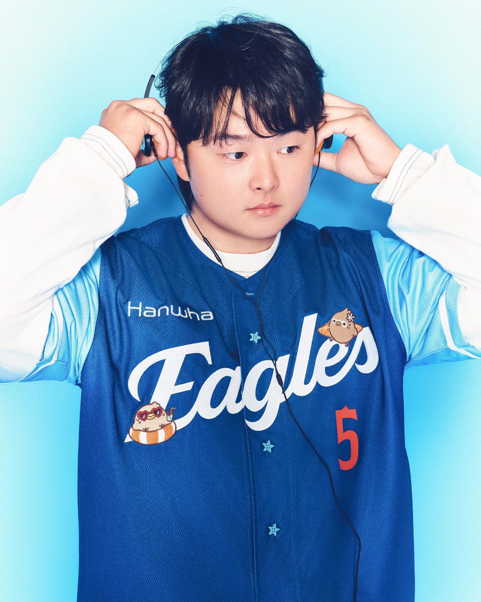 eaglesmeng's tweet photo. 다른 선수들도 개잘나옴 이거 포토그래퍼 누구야 보정을 자연스럽게 개잘해 다 인생샷 건졌잖아 https://t.co/IuPyHGAfnm