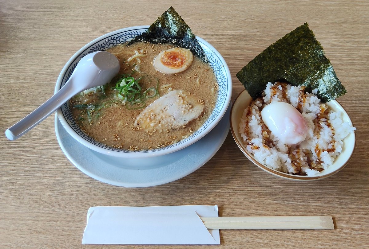 urutoraman77771's tweet photo. #まなてぃほれほれ
#まさみみてみて
#もけまるみてみて
丸源ラーメン
熟成醤油とんこつ・白
温玉ごはんセット https://t.co/McLbhqVWpE