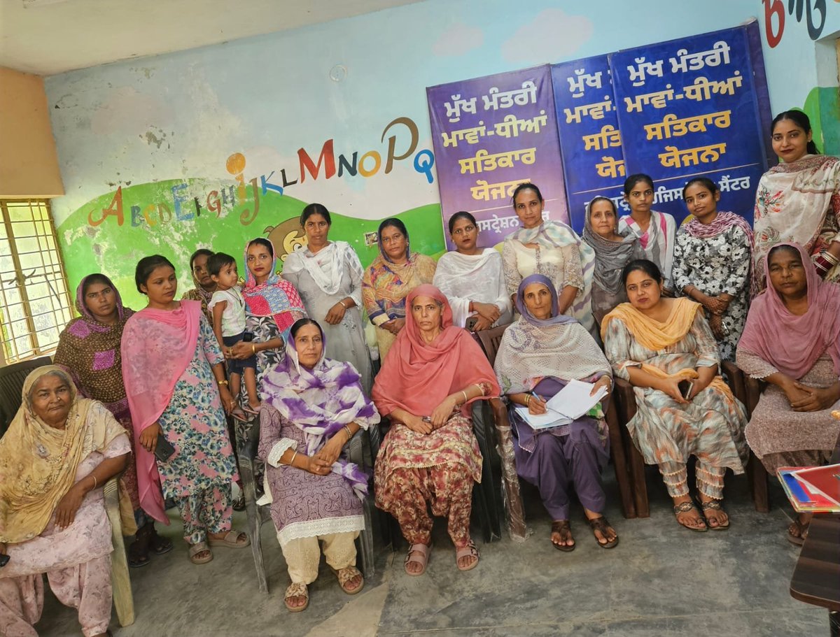 AAP_WomenWingPB's tweet photo. 📍 ਜ਼ਿਲ੍ਹਾ ਫ਼ਿਰੋਜ਼ਪੁਰ
ਮਹਿਲਾ ਵਿੰਗ ਨੂੰ ਬੂਥ ਪੱਧਰ 'ਤੇ ਹੋਰ ਵਧੇਰੇ ਸਰਗਰਮ ਅਤੇ ਜਥੇਬੰਦਕ ਕਰਨ ਲਈ ਅੱਜ ਜ਼ਿਲ੍ਹਾ ਫ਼ਿਰੋਜ਼ਪੁਰ ਵਿਖੇ ਵਿਸ਼ੇਸ਼ ਮੀਟਿੰਗਾਂ ਕੀਤੀਆਂ ਗਈਆਂ। ਜ਼ਿਲ੍ਹਾ ਇੰਚਾਰਜ ਦਿਲਜੋਤ ਧਵਨ ਜੀ ਦੀ ਯੋਗ ਅਗਵਾਈ ਵਿੱਚ ਹੋਈਆਂ ਇਨ੍ਹਾਂ ਮੀਟਿੰਗਾਂ ਦੌਰਾਨ ਜਥੇਬੰਦਕ ਮਜ਼ਬੂਤੀ ਅਤੇ ਅਗਾਮੀ ਰਣਨੀਤੀਆਂ 'ਤੇ ਵਿਸ਼ੇਸ਼ ਚਰਚਾ ਹੋਈ। https://t.co/7PGW4v1Ig4