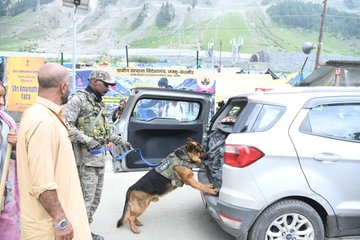 IndianWarr66126's tweet photo. Guarding Faith, Serving the Nation.

Every step of #AmarnathYatra2026 is safeguarded by the unwavering commitment of #CRPF personnel, who continue to ensure the safety, security, and well-being of every pilgrim.#SevaAurSuraksha #JaiHind #Day7_Upper_Circuit_Stock #BirlaOpus https://t.co/YMtnK6teVv