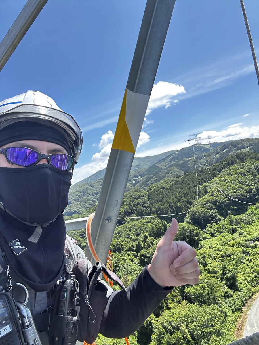 v_shimater's tweet photo. Quase perdi a cabeça por causa do piloto de helicóptero barbero, pq n parava a porra do helicóptero na hora certa e a corda de 33mm vinha igual uma lâmina na minha direção. Bom, ainda inteiro, obg Deus e mãe 🙏 https://t.co/yWEBGlcFpQ