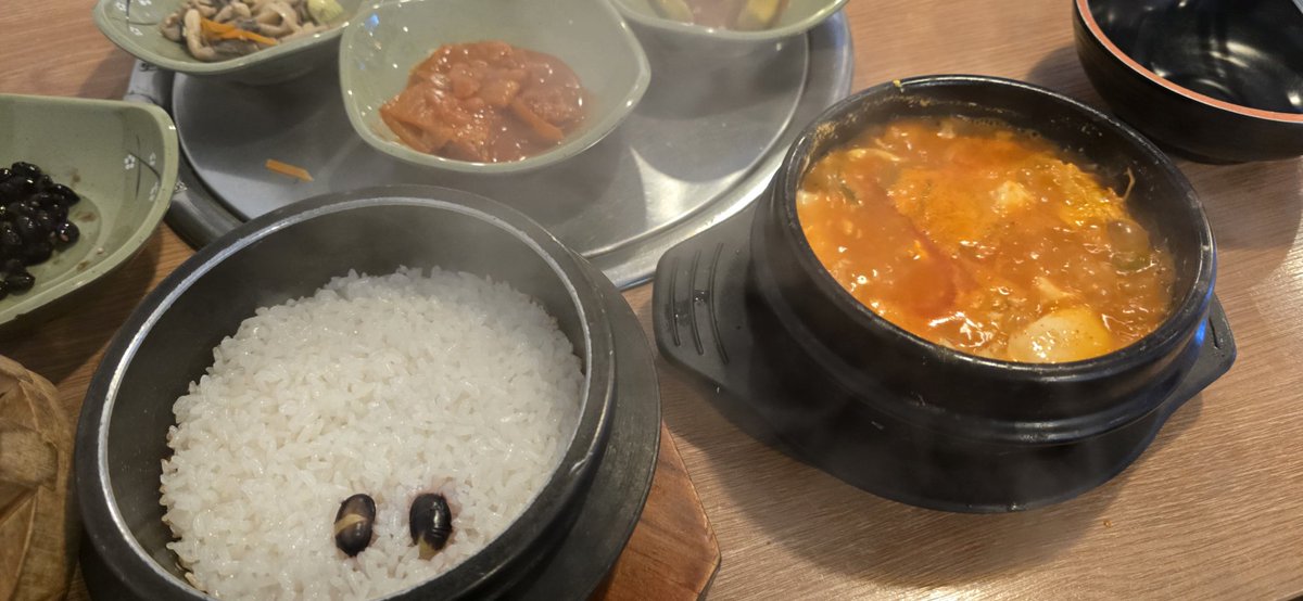 GWdef15a's tweet photo. 世宗で베토벤見て 忠武での스윙데이즈に急いでる時に入ったお店
世宗のスタッフさんもたくさん食べに来てた！
美味かったな～🤤 https://t.co/UX9f7cPNhJ