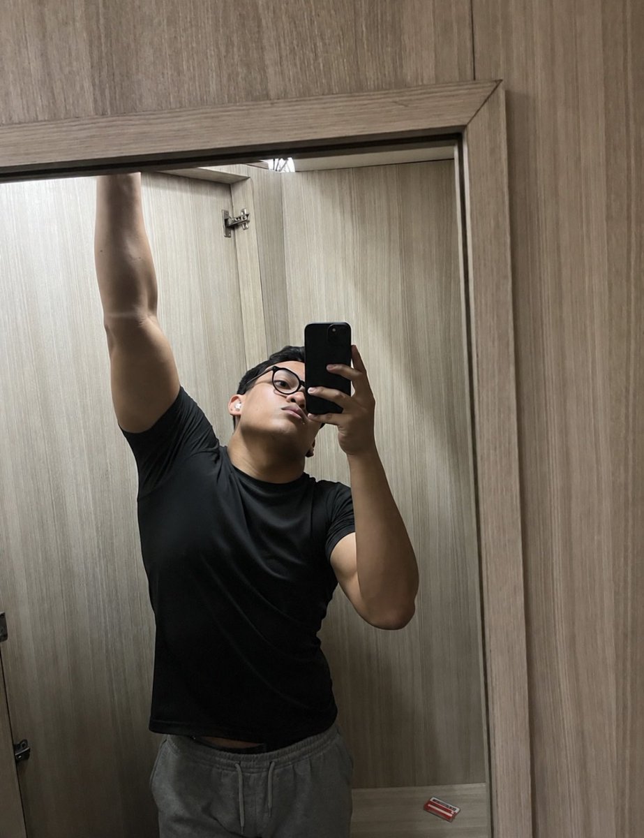fairysdump's tweet photo. jir… se mantep itu ya klo abis nge pump. BACK AT THE GYM (finally) https://t.co/mhVLN0YCk8