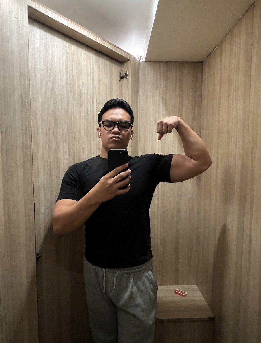 fairysdump's tweet photo. jir… se mantep itu ya klo abis nge pump. BACK AT THE GYM (finally) https://t.co/mhVLN0YCk8