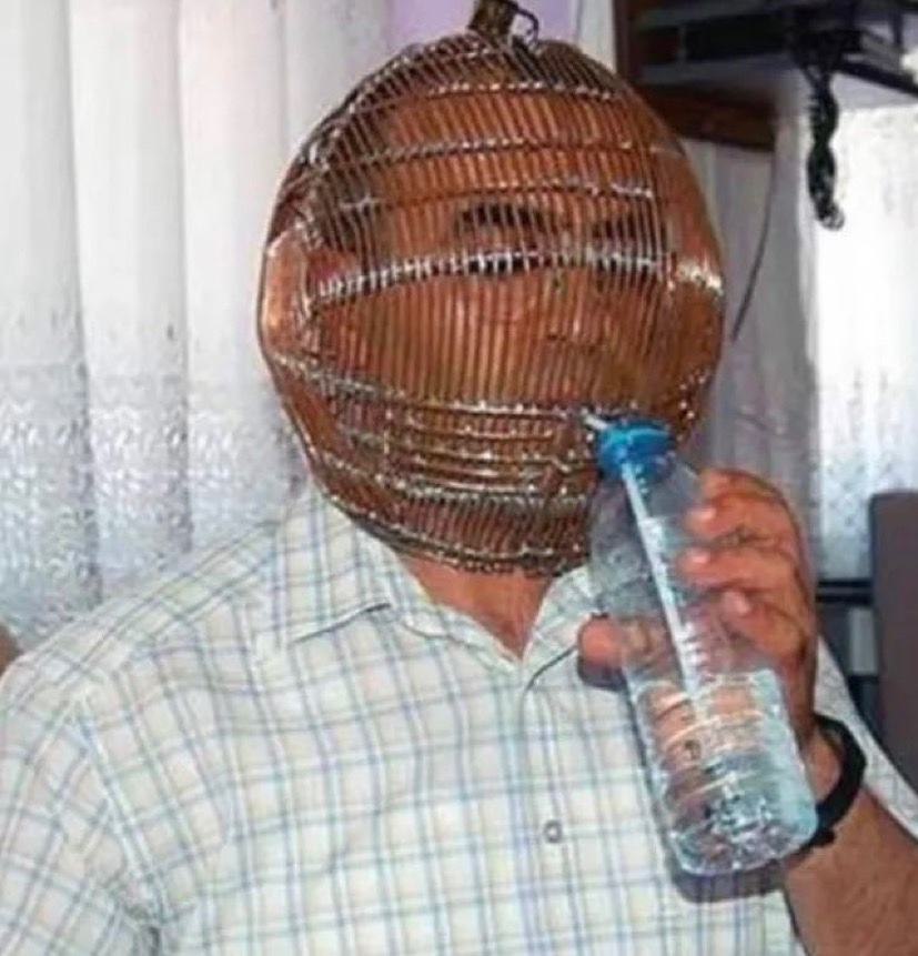 NoContextHumans's tweet photo. In 2013, this Turkish man locked his head in a cage to quit smoking with his wife only opening it for meals https://t.co/4iZgd9wxQc