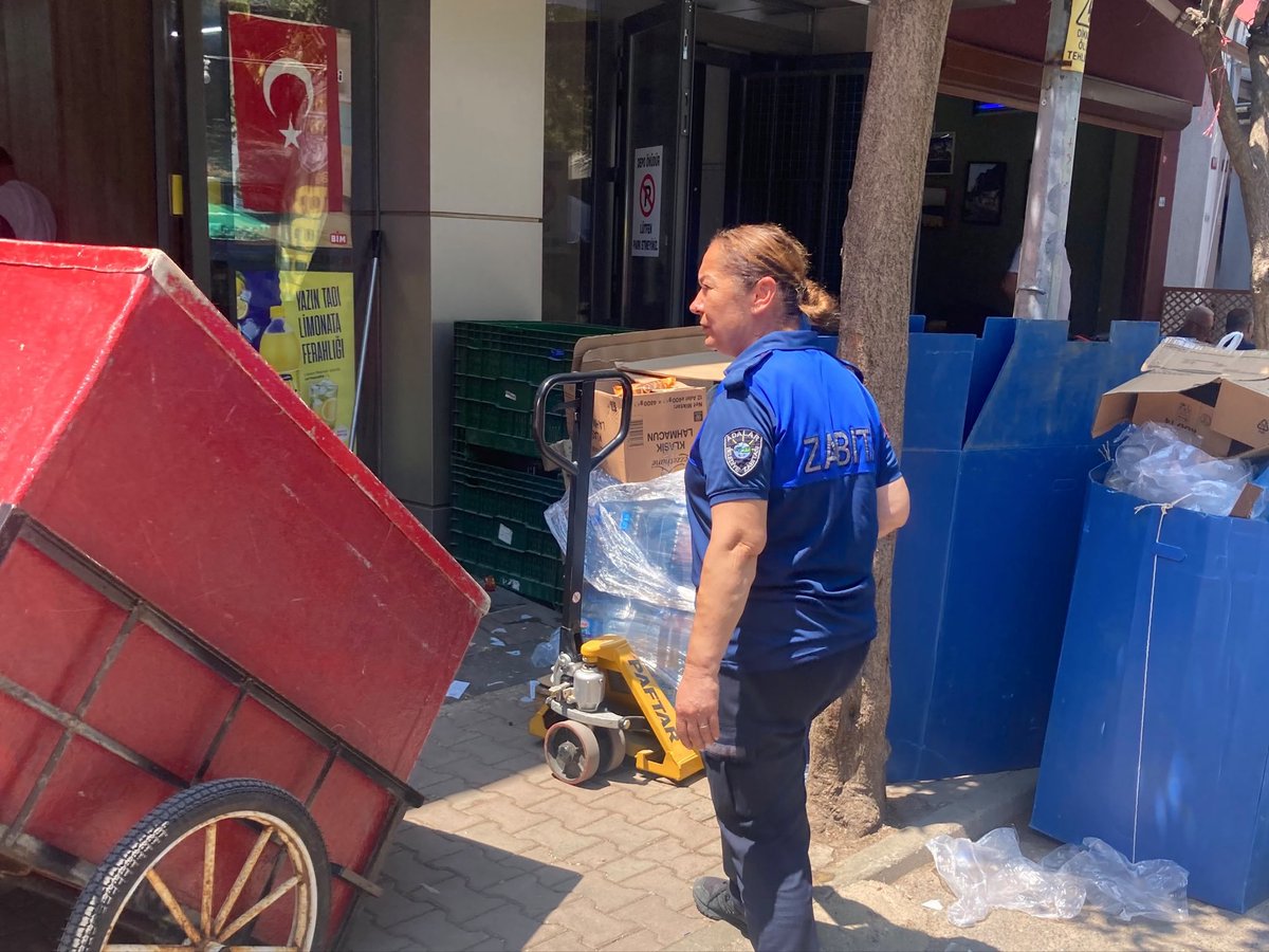 adalarbld's tweet photo. Zabıta ekiplerimizin, kamusal alanların düzenli ve güvenli kullanımını sağlamak amacıyla bisiklet kullanımına yönelik denetimleri, işgal denetimleri ve ormanlık alanlara giriş yasağına ilişkin kontrolleri aralıksız devam etmektedir.

Daha düzenli, güvenli ve yaşanabilir bir Adalar için çalışmalarımız aralıksız sürmektedir.