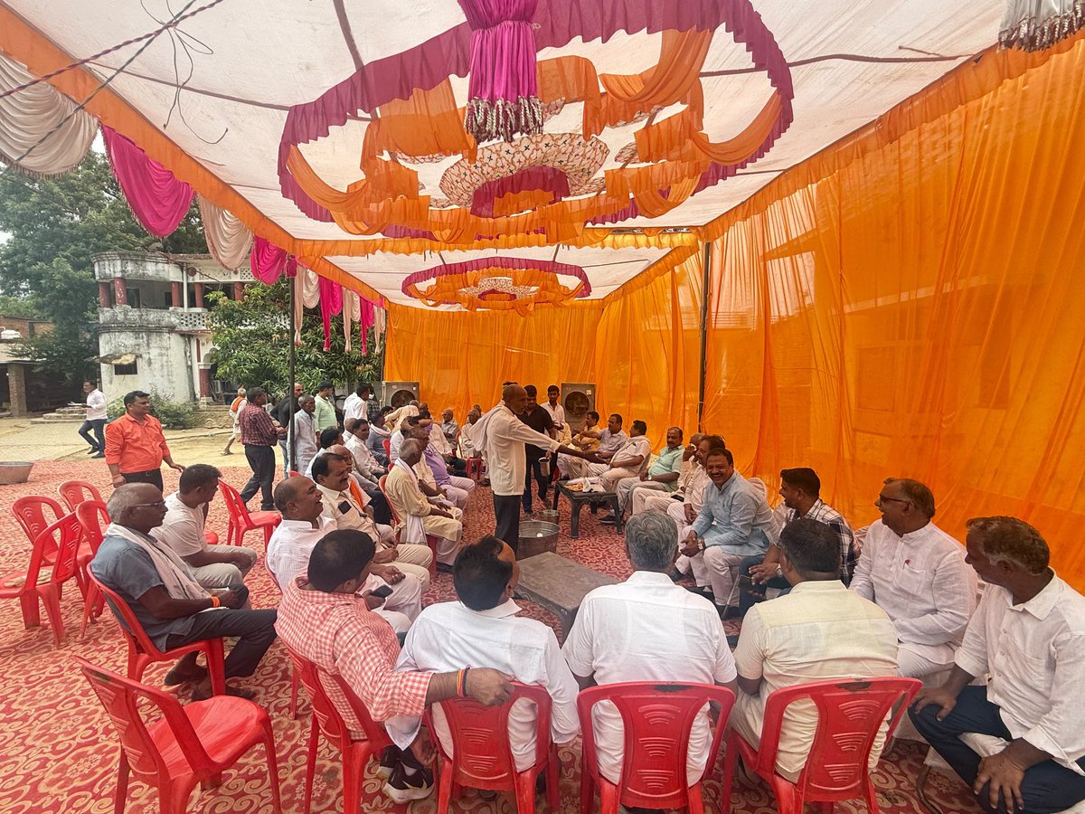 45pintusingh's tweet photo. आज अमेठी क्षेत्र के विभिन्न परिवारों में आयोजित मांगलिक कार्यक्रमों में पहुंचकर उन्हें बधाई शुभकामनाएं प्रेषित किया।
1. आज पूरे अजीत सिंह, हिम्मतगढ़ (विशेषरगंज) निवासी श्री वीरेंद्र सिंह जी को सुपौत्र रत्न प्राप्ति के पावन अवसर पर आयोजित 'शुभ निष्कासन एवं प्रीतिभोज' कार्यक्रम.... https://t.co/OcKHUUyQXW