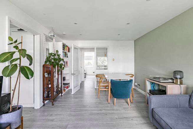 LookProperty tweet picture