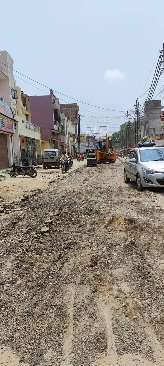 deep_0319's tweet photo. चंदौसी में विकास कार्यो ने पकड़ी रफ्तार। सीता रोड और माल गोदाम रोड पर सड़क निर्माण शुरू। चेयरमैन के अनुसार जल्द ही मांगलसेन PNB बैंक से जारई गेट तक भी निर्माण कार्य शुरू होगा। यह अपडेट सोशल मीडिया पर तेजी से वायरल हो रहा है।
#Chandausi #Development #UPNews
@UPGovt  @DM_Sambhal https://t.co/5eGWLxr7fi