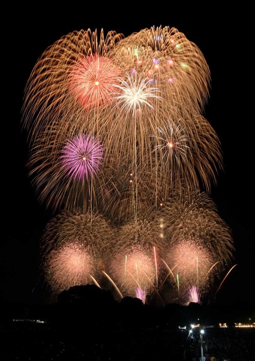 YakeiLW's tweet photo. 【 観覧エリアがリニューアル‼ 】
🎆立川まつり 国営昭和記念公園花火大会🎆

［開催］7/25（土）
［地域］東京 #立川市 国営昭和記念公園

都内では珍しい大迫力の「一尺五寸玉」やスターマインなどの #花火 夜空を彩ります。
新しくなった観覧エリア＆チケット情報をチェック👇

▾記事▾
https://t.co/ZLtcOAgQw0

@tachikawahanabi

［PR］