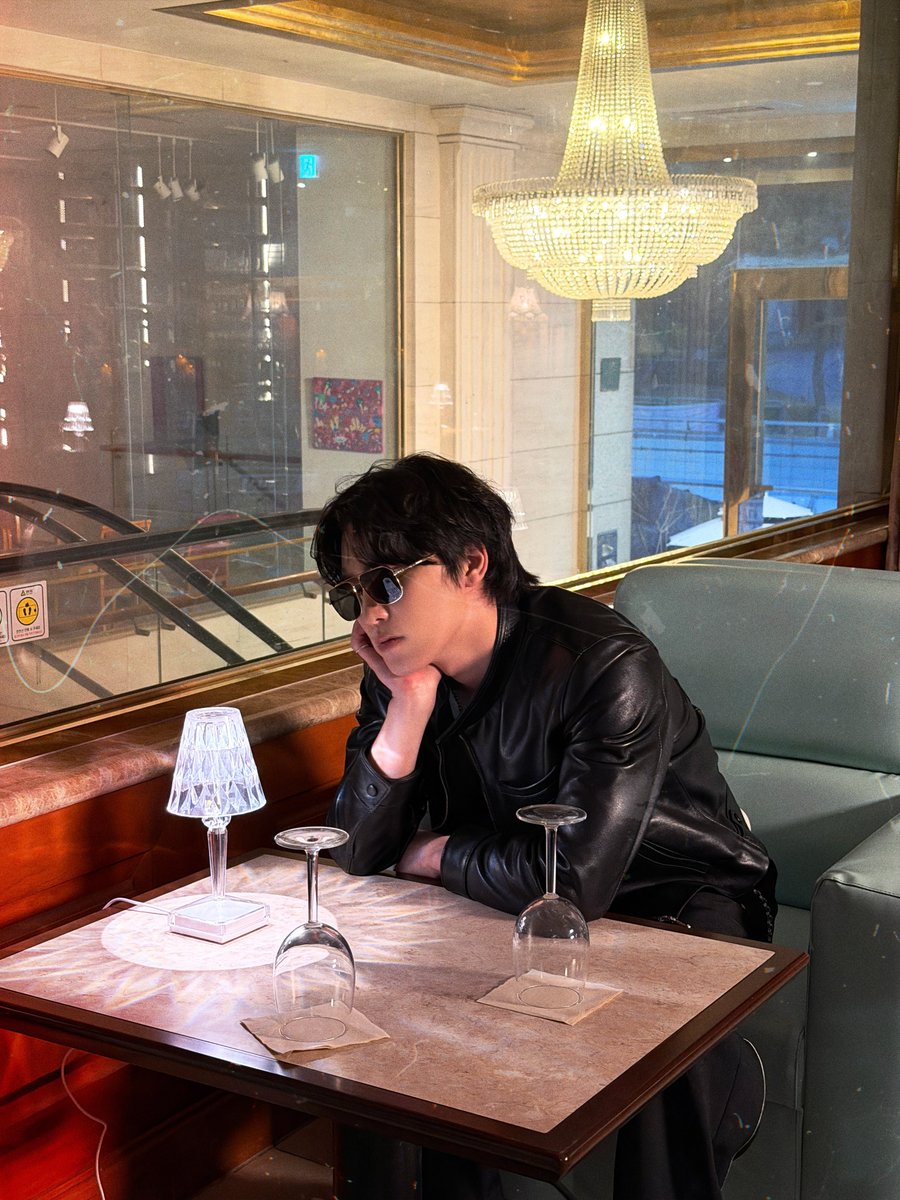 wonubliss's tweet photo. dino picheolin love sick mv behind 📸 https://t.co/eEMG4U7XhN