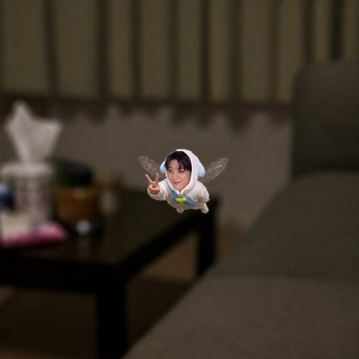 23smiley02's tweet photo. “ตัวอะไรกัดวะ”

“ยุง”

“ยุงไรอ้วนขนาดนี้”

“ไอหมอนี่!!” https://t.co/RVpqmvJlbB