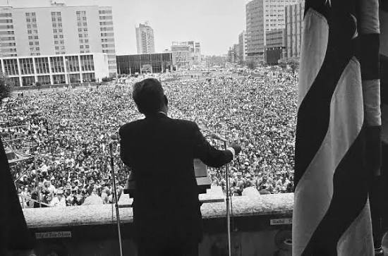 Judyth's tweet photo. People have forgotten how popular John F. Kennedy was. He was too popular for his enemies to impeach, so they turned to a different option. I am a witness as to who hated him and who had the means, motive and opportunity. 
photos:  New Orleans, May 1962, Rochester, NY, West Berlin, June 1963, Detroit, ~1961.